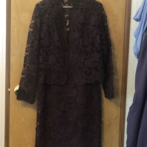 Monique Lhuillier dress, jacket and camisole - Picture 8 of 13